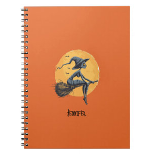 Caderno Espiral Bruxa do Halloween Indo um Laranja de Broomstick