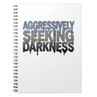 Caderno Espiral Buscando Agressivamente a Escuridão – Design de Te