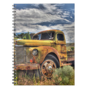 Caderno Espiral Caminhão velho abandonado no campo