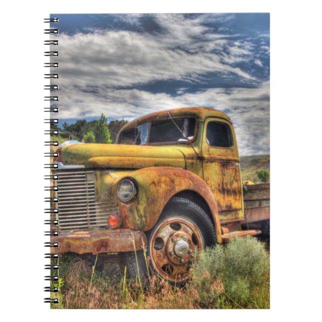 Caderno Espiral Caminhão velho abandonado no campo (Frente)