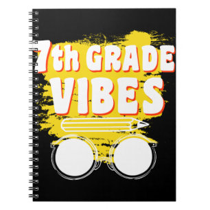Caderno Espiral Camiseta Vibes de Volta à Escola 7ª Série Primeiro
