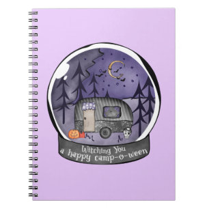 Caderno Espiral Campo de Halloween em uma bola de neve