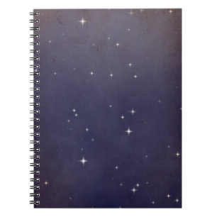 Caderno Espiral Campo estelar sob o céu noturno roxo desbotado 