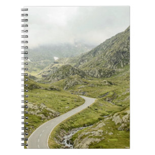 CADERNO ESPIRAL CAMPO VERDE E MONTANHA