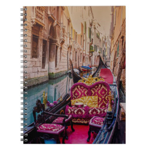 Caderno Espiral Canal com gondola tradicional em Veneza, Itália