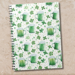 Caderno Espiral Canecas de Cerveja Verde Elegantes e Trevos Branco