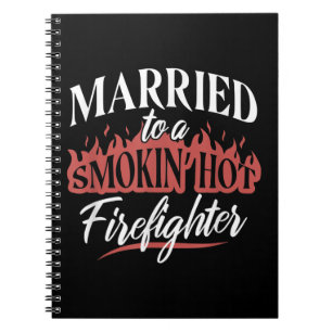 Caderno Espiral Casado com um Bombeiro Quente Fumante