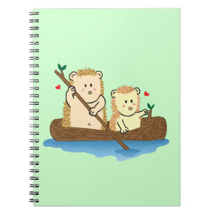 Caderno Espiral Casal de ouriços fofos navegando em barco de madei