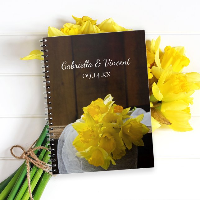 Caderno Espiral Casamento de Daffodils Russos e de Madeira Barn (Criador carregado)