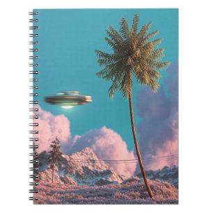 Caderno Espiral Cena de montanha surreal com OVNI e palmeira