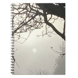 Caderno Espiral Céu Branco E Sol Dramaticamente Enquadrados Por Ár