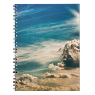 Caderno Espiral Céu de Paintery. Belo céu dramático com nuvens a