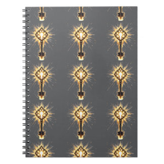 Caderno Espiral Chave de Fantasia Antiga com Luz Mágica – Radiante