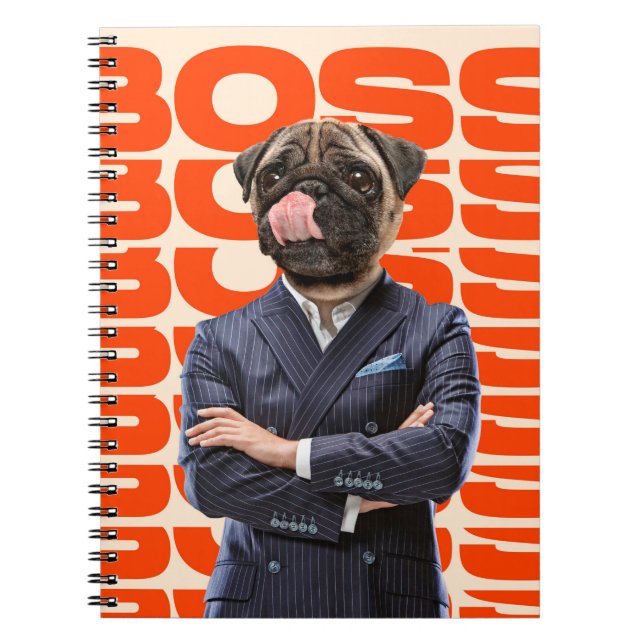 Caderno Espiral Chefe com cabeça de cão em pé com as mãos cruzadas (Frente)