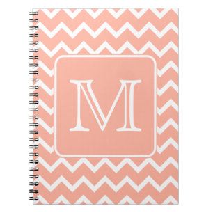 Caderno Espiral Chevron cor-de-rosa e branco coral com monograma