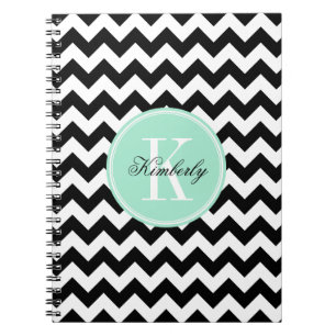 Caderno Espiral Chevron preto e branco com monograma da hortelã
