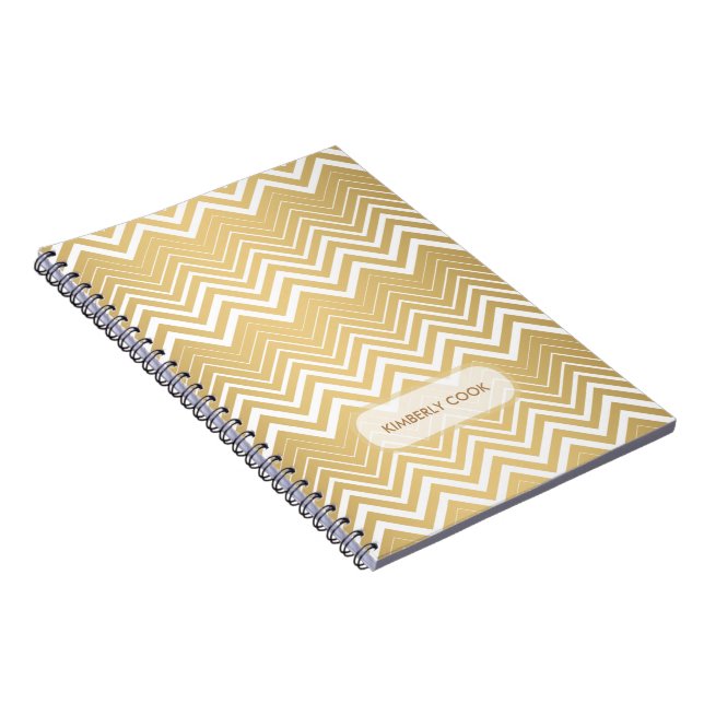 Caderno Espiral Chevron Zigzag Branco E Dourado Monograma (Lado Direito)
