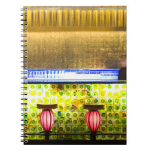 Caderno Espiral China, Xangai. Bar no distrito de bares Xin Tian D