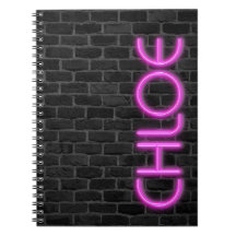 CHLOE nas luzes de néon pintadas