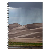 Chuva nas dunas de areia do Excelente