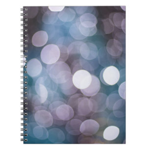Caderno Espiral Cinza azul, fundo abstrato.