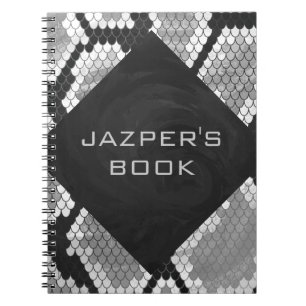 Caderno Espiral Cinzas de Snakeskin, brancas e monogramas pretos