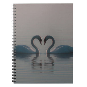 Caderno Espiral Cisnes no lago