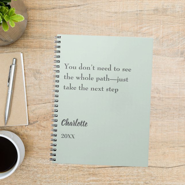 Caderno Espiral Citação de objetivos de inspiração verde Sage (Criador carregado)