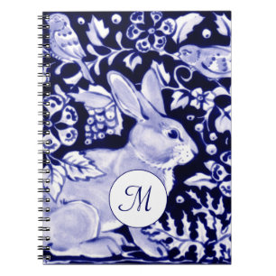 Caderno Espiral Coelho Azul Clássico e Branco e Monograma Floral 