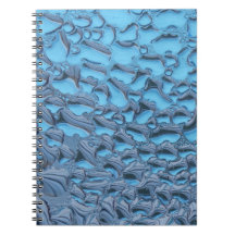 Colírio suave no notebook de vidro azul