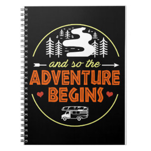Caderno Espiral Começa a aventura de acampamento feliz