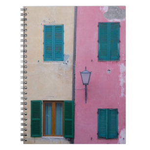 CADERNO ESPIRAL CONEXÃO EXTERIOR PRETO NA PAREDE PINTA
