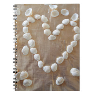 Caderno Espiral Coração de Conchas de Mar Branco, Amor no Oceano d
