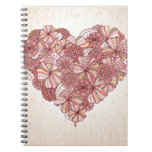 Caderno Espiral Coração feito de flores tiradas mão