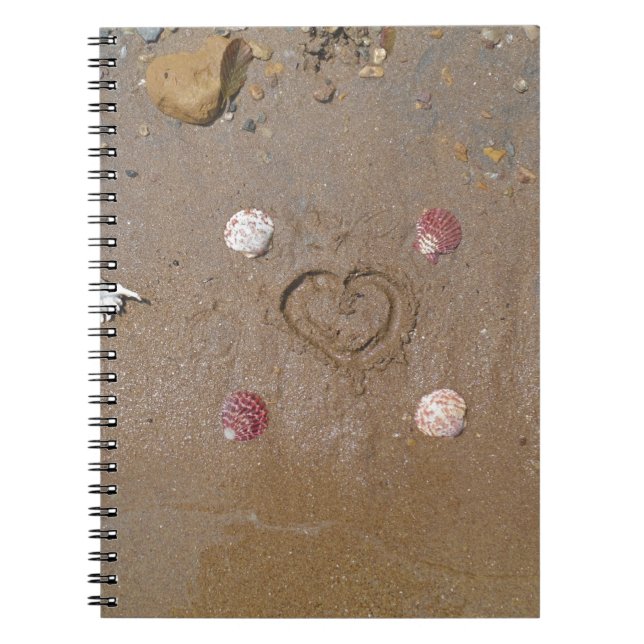 Caderno Espiral coração na areia com conchas (Frente)