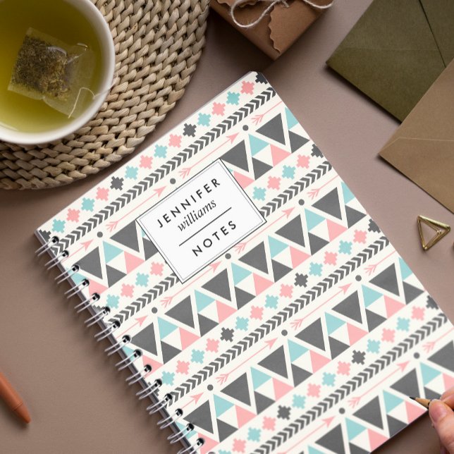 Caderno Espiral Coral Geométrico e Padrão de Casa (Criador carregado)