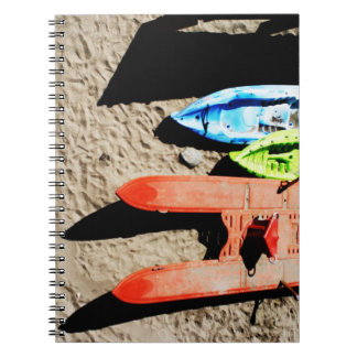Caderno Espiral cores e sombras na praia