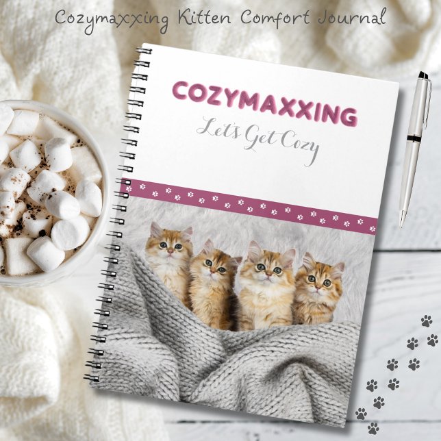 Caderno Espiral Cozymaxxxin Kitten Comfort Diário Rosa e Cinza (Embrace the ultimate level of comfort and cuteness with the Cozymaxxing Kitten Comfort Journal. )
