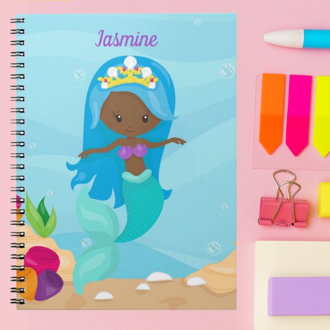 Caderno Espiral Crianças Personalizadas Da Moça De Sereia Afro-Ame (Criador carregado)
