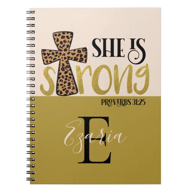 Caderno Espiral Cristã Personalizada Ela É Forte Provérbios 31 (Frente)