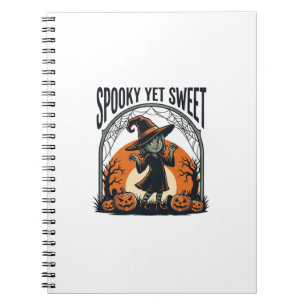 Caderno Espiral Cute Halloween Witch Assustador, mas Doce Camiseta