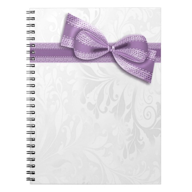 Caderno Espiral Damasco Branco e Laço Falso Roxo (Frente)