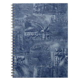 Caderno Espiral Denim material em um padrão de bolso de retalhos.