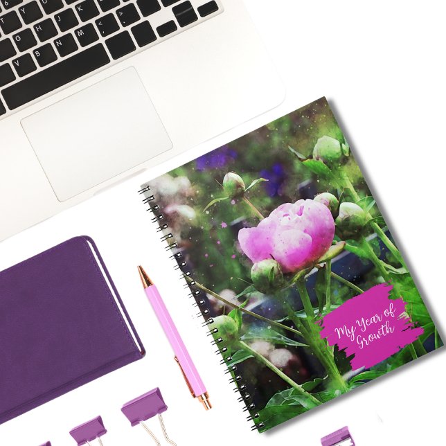 Caderno Espiral Diário do Jardineiro da Flor de Peônias Rosa-Molha (Journal with beautiful pink peony on a soft green background and the words "My Year of Growth")