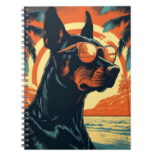 Caderno Espiral Doberman numa praia tropical durante o pôr do sol