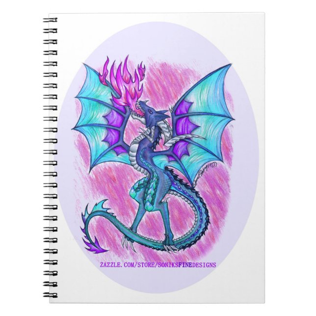 Caderno Espiral Dragão roxo e rosa azul voando, respirando fogo (Frente)