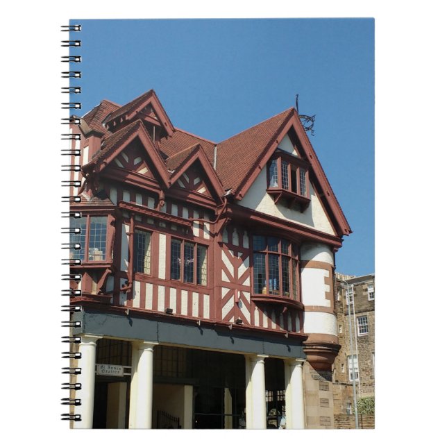 Caderno Espiral Edifício de carvalho Tudor, Edimburgo, Escócia (Frente)
