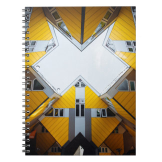 CADERNO ESPIRAL EDIFÍCIOS GEOMÉTRICOS AMARELOS E CINZAS