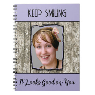 Caderno Espiral Efeito de madeira cinza falsa manter sorrindo foto