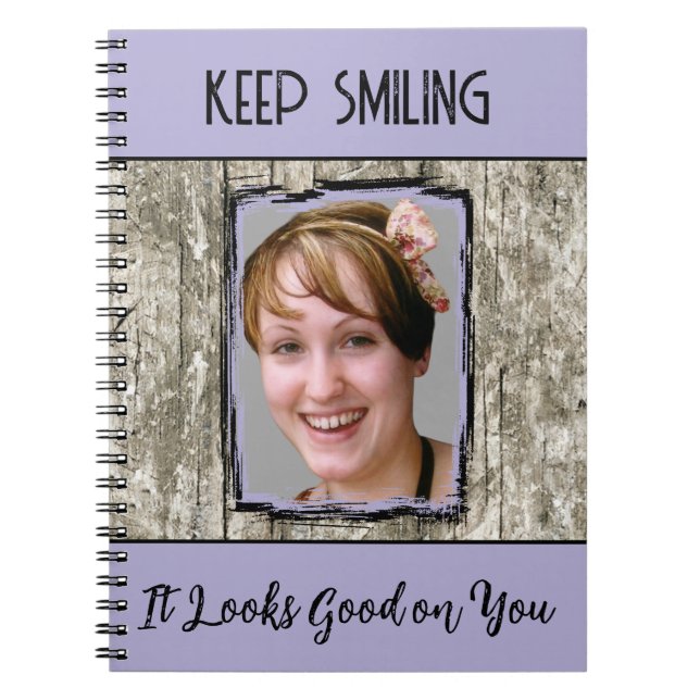 Caderno Espiral Efeito de madeira de cinza falsa continua sorrindo (Frente)